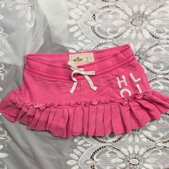 Hollister Dresses & Skirts - RARE Y2K Hollister Pink Fleece Ruffle Mini Skirt Logo Drawstring Skirt S